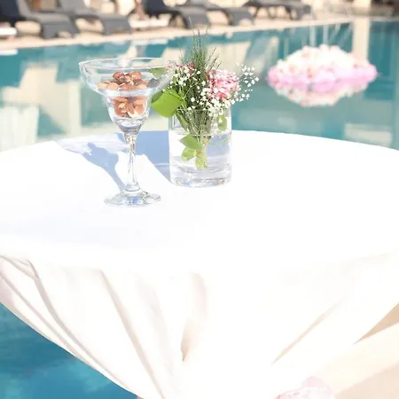 Neopol ホテル クシャダス