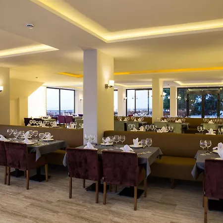 Neopol ホテル クシャダス