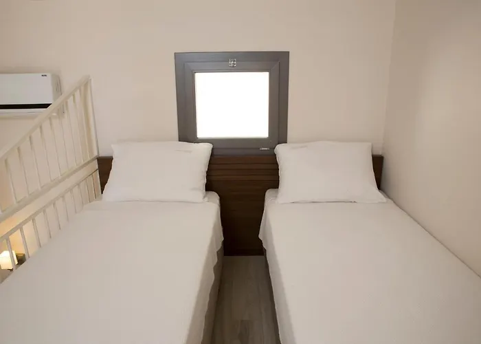 Hotel Neopol 3*