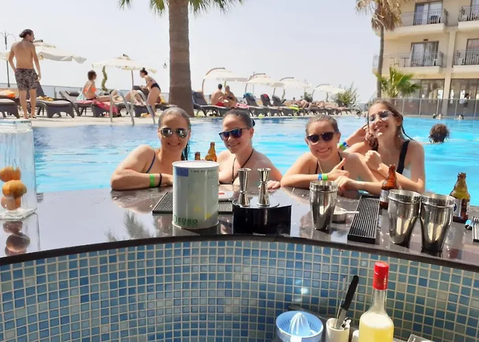 Отель Neopol 3*